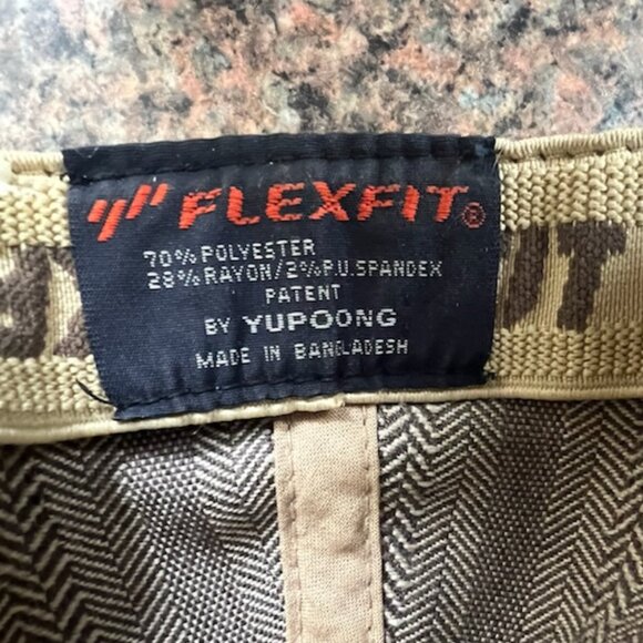 Hurley Flex-fit Baseball hat - Picture 10 of 13